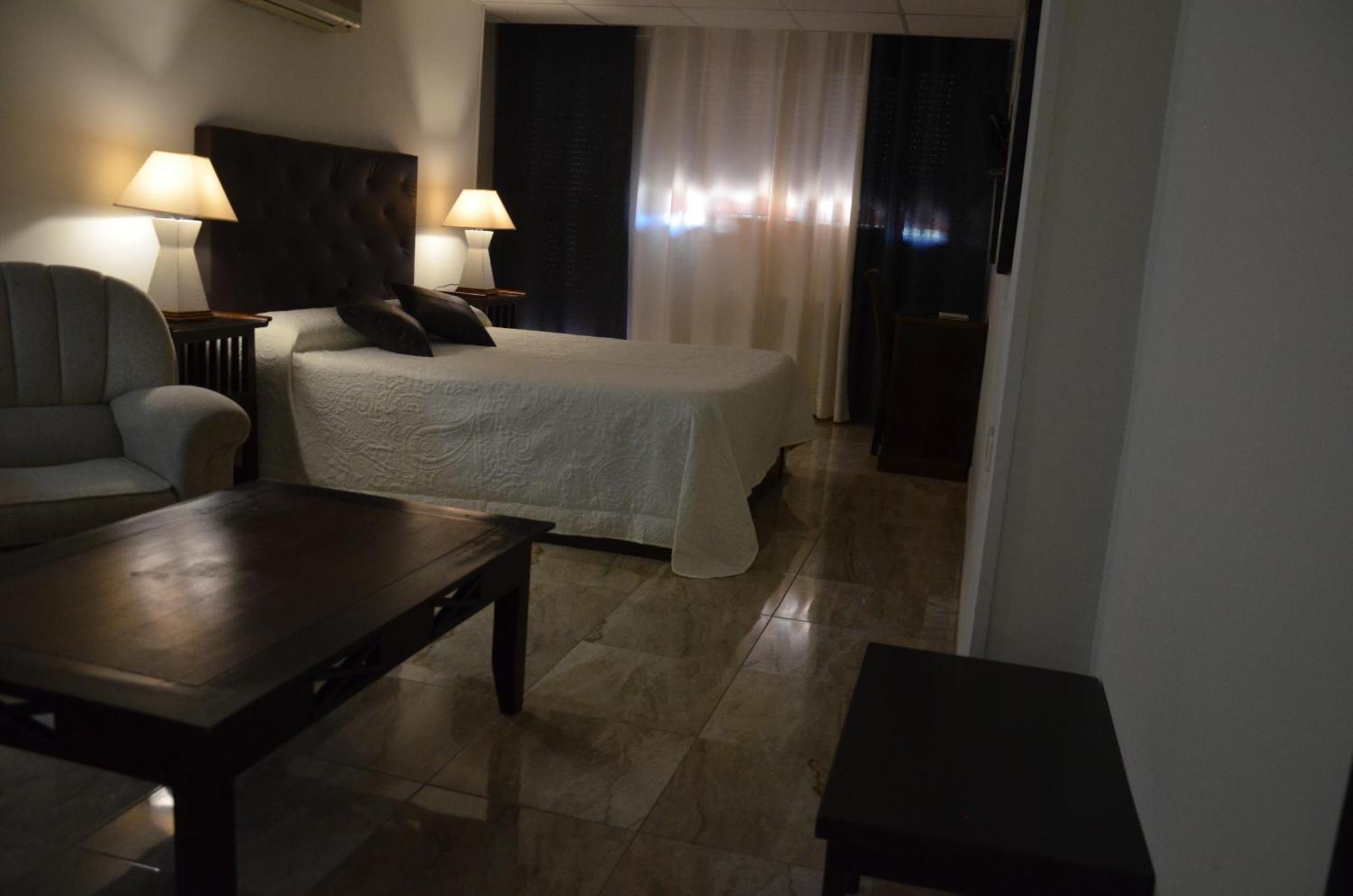 Hostal Mont Royal 阿利坎特 外观 照片