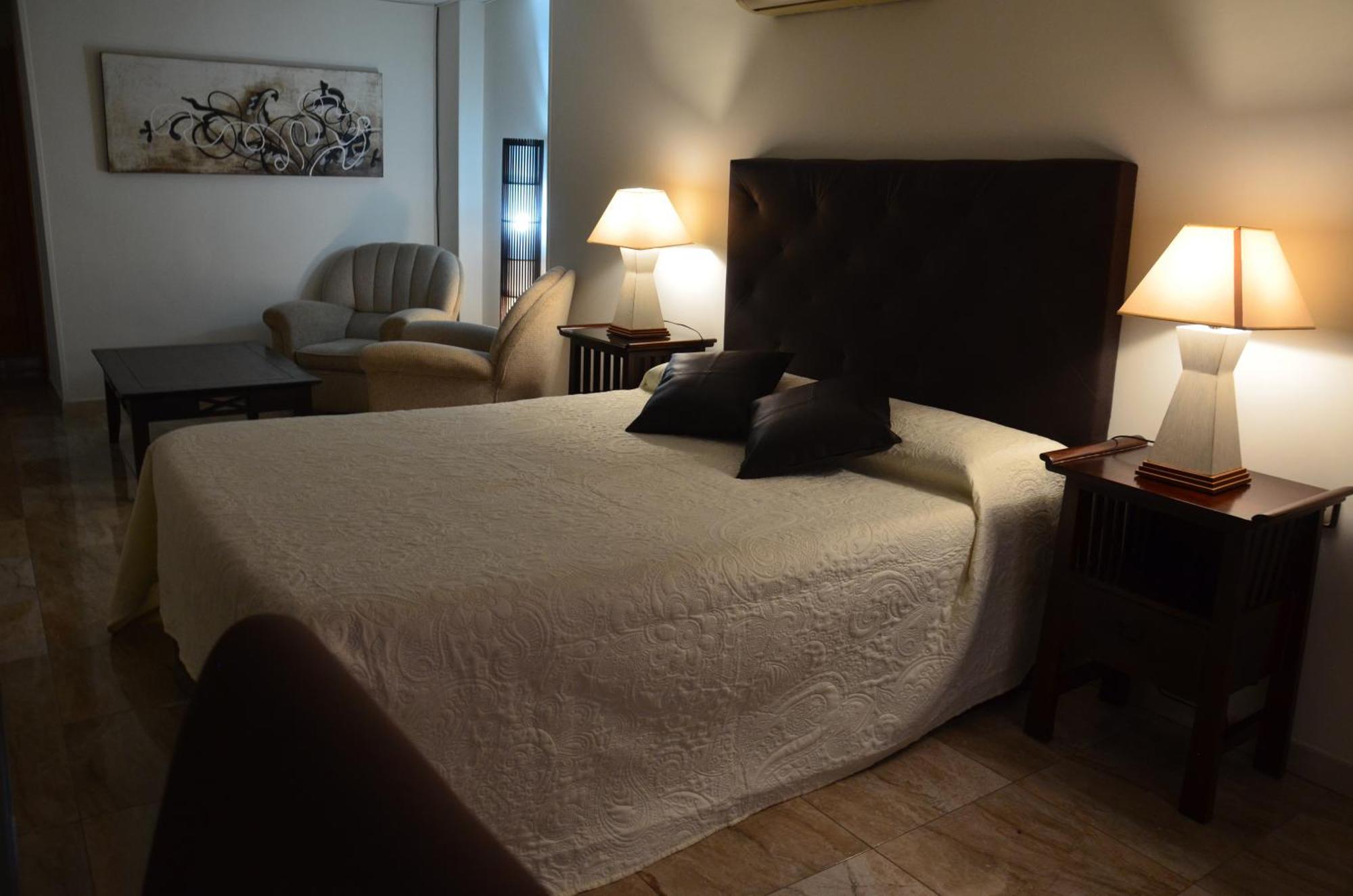 Hostal Mont Royal 阿利坎特 外观 照片